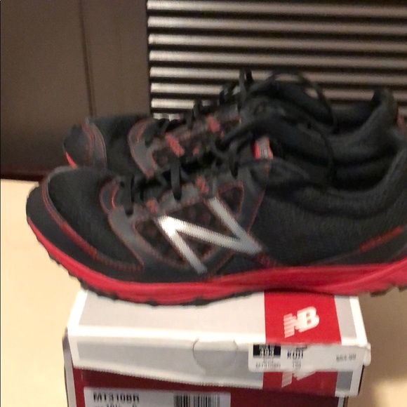 New Balance trail running shoes. MT310BR - Picture 2 of 5